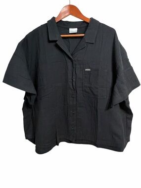 Columbia Women’s Black Short-Sleeve Button-Up Shirt